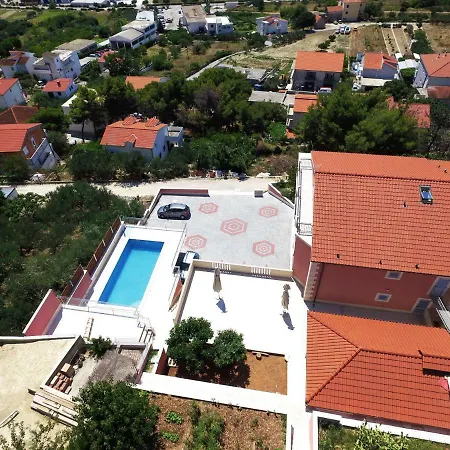 Apartman Lucic *