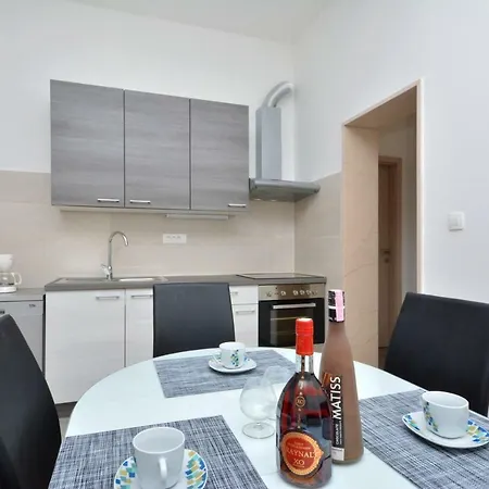 شقة Apartman Lucic