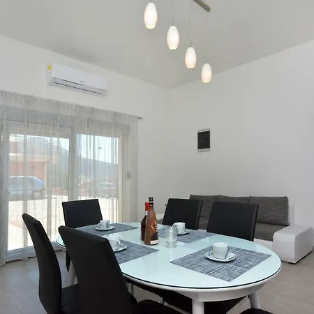 شقة Apartman Lucic *