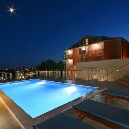 Apartman Lucic Apartamento *